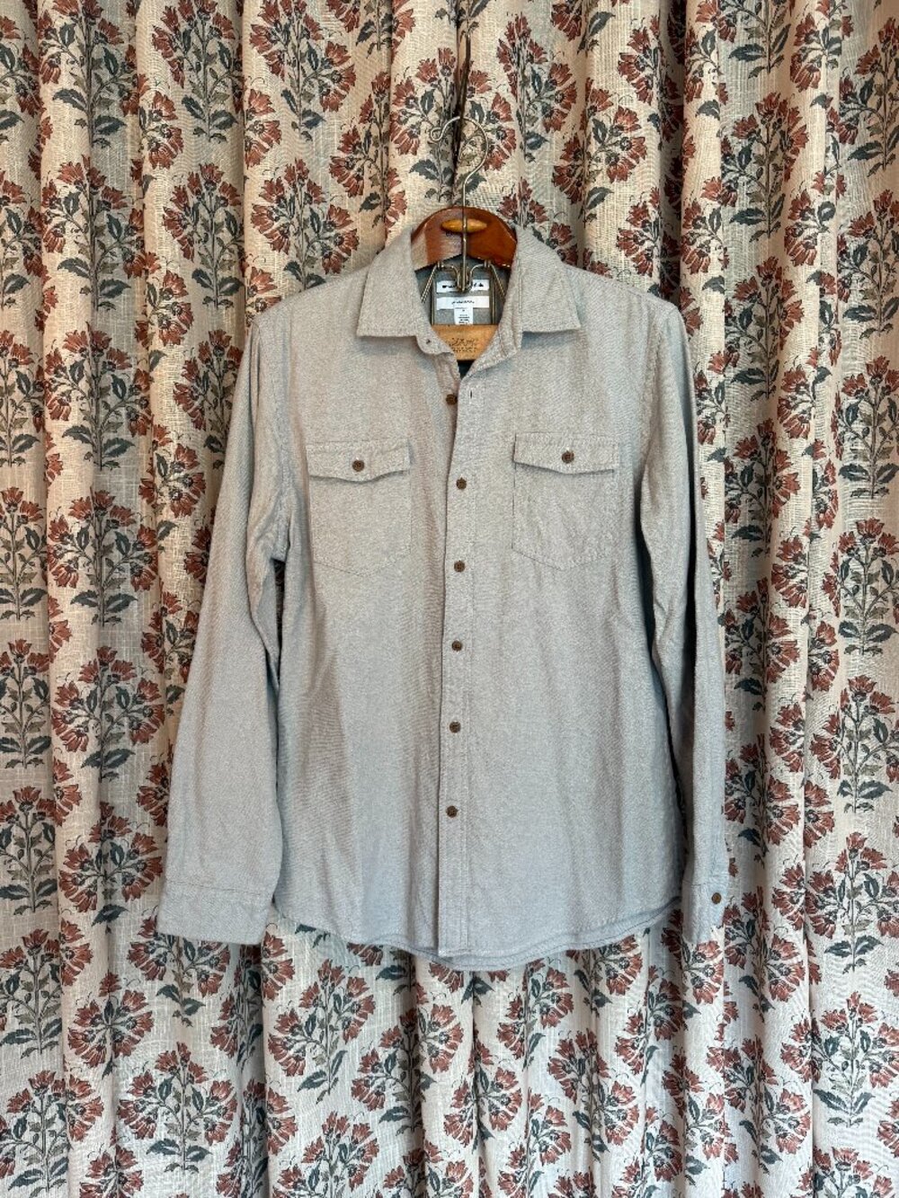 Men's Amazon Essentials Flannel Button Down Shirt Medium